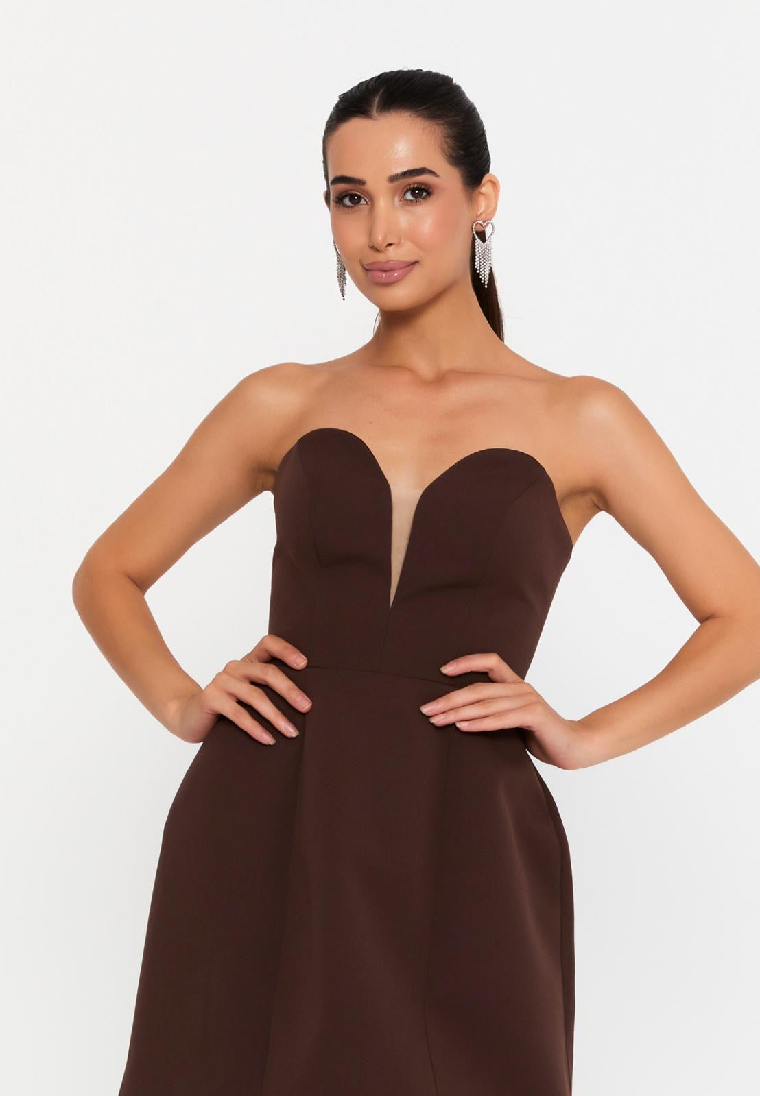 Elegantes trägerloses Cocktailkleid – Brown Elegance