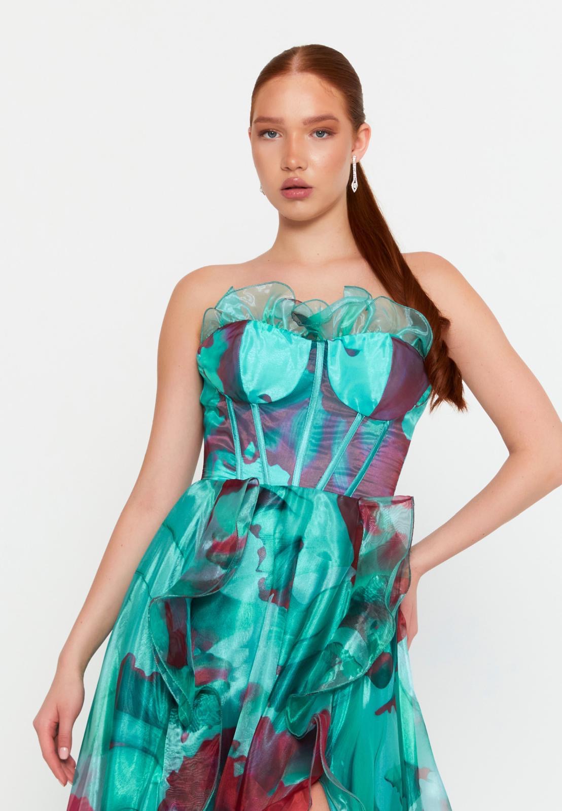 Emerald Bloom – Elegantes trägerloses Abendkleid