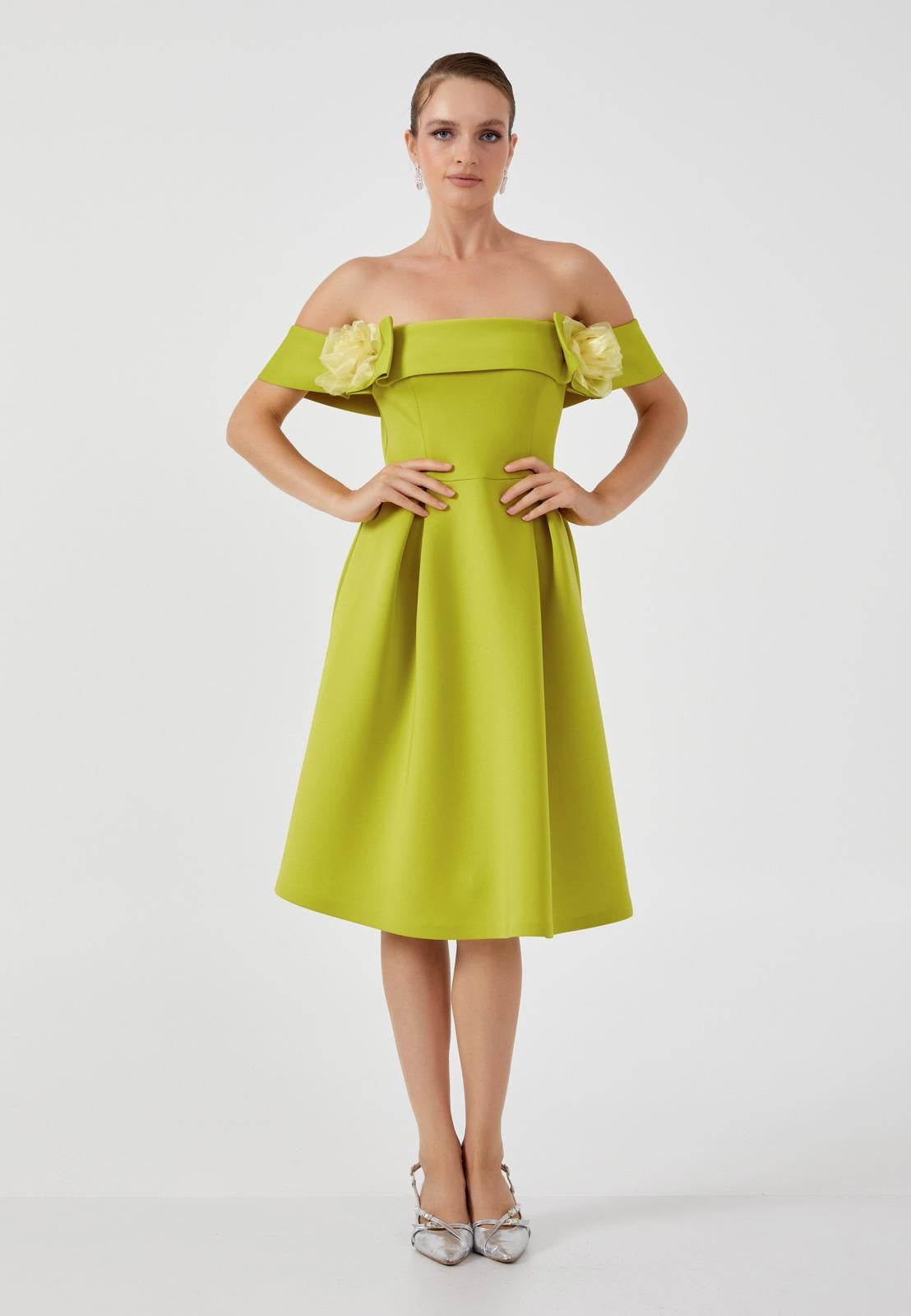 Lime Elegance – Off-Shoulder Cocktailkleid